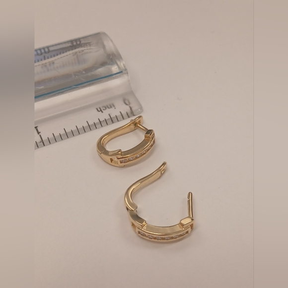 New 18k Goldplated Snap Back Hoop Huggies With and Clear CZ Earrings - Picture 6 of 7